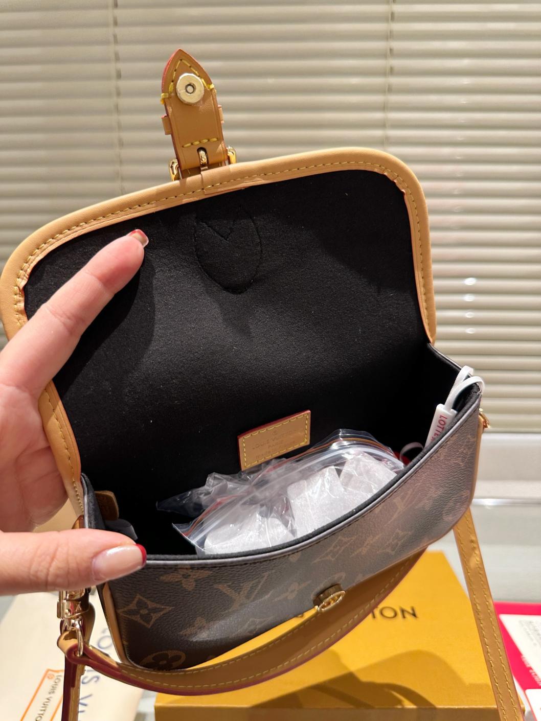 Lv nano Diane Bag 134182