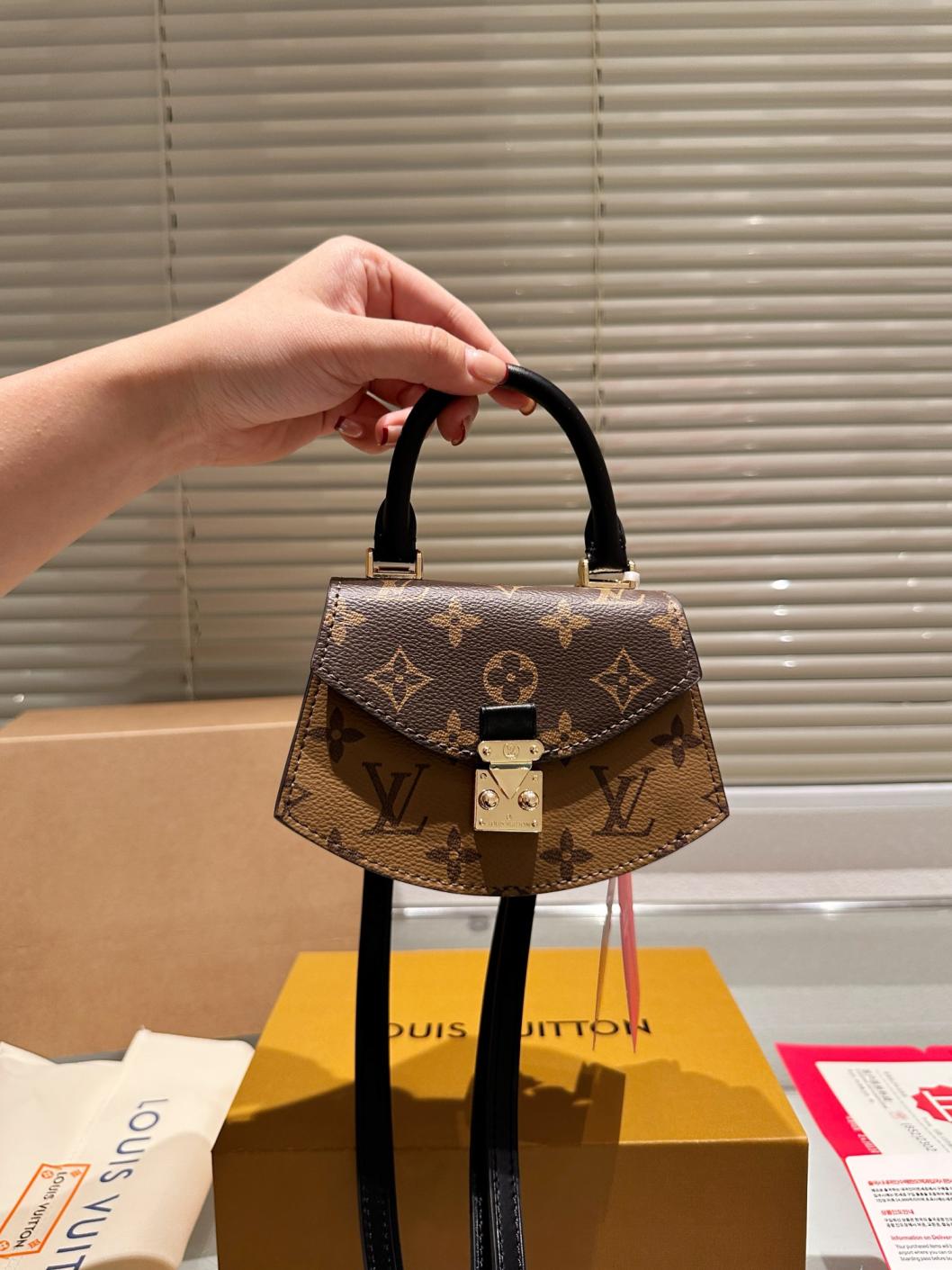 LV 24SS NEW bag 134184
