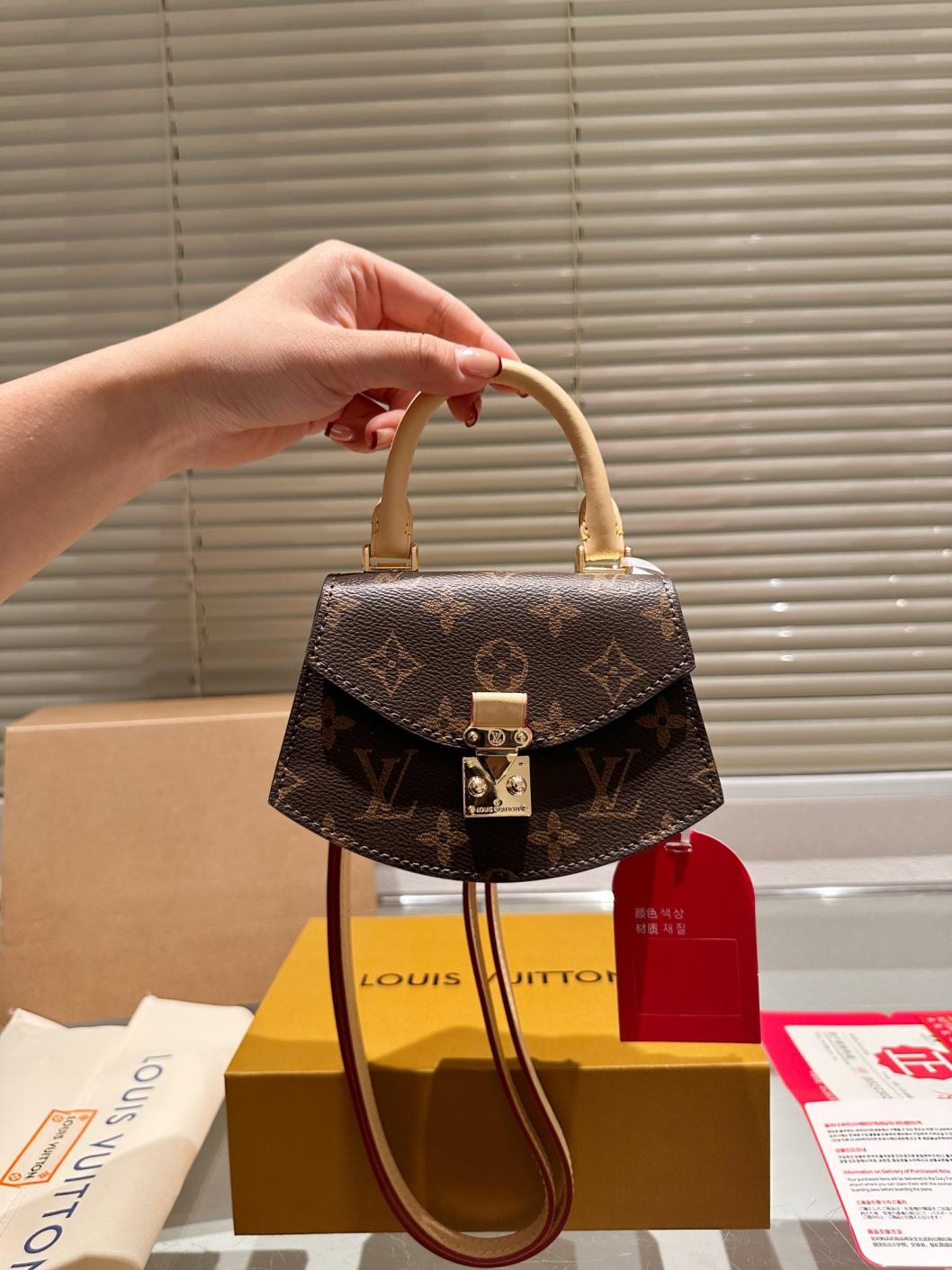 LV 24SS NEW bag 134183