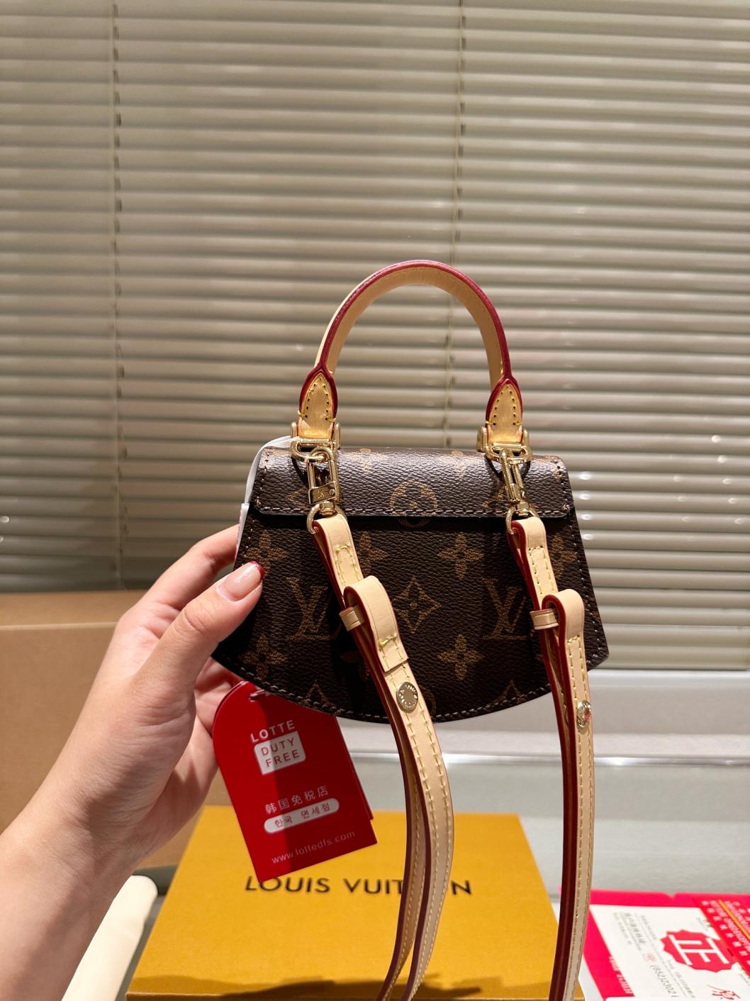 LV 24SS NEW bag 134183