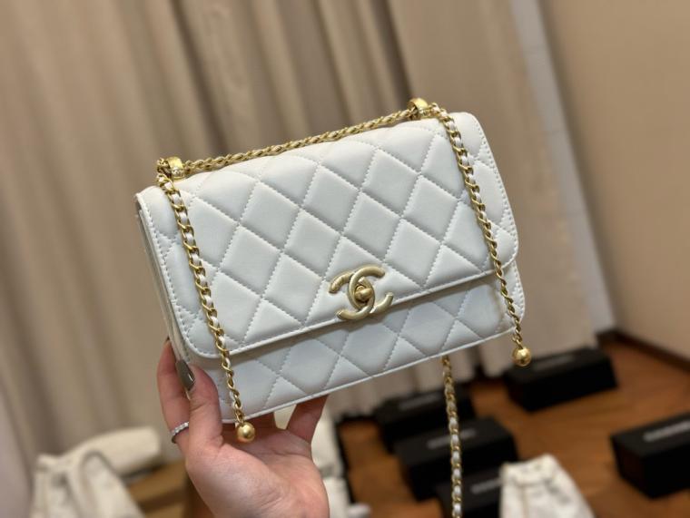 Chanel leather white woc 134409