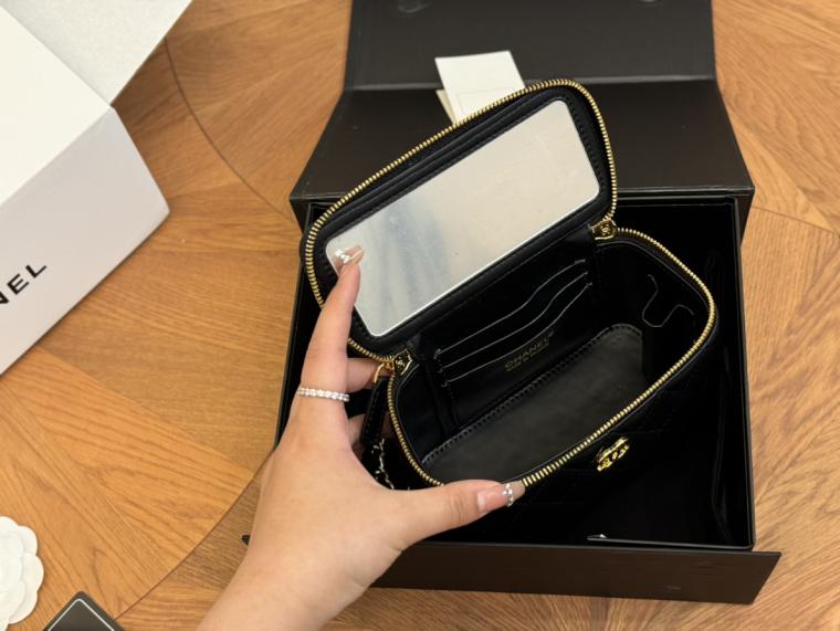 24 new Chanel lambskin hand cosmetic bag 134412