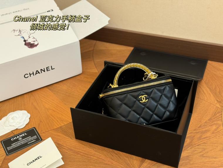 24 new Chanel lambskin hand cosmetic bag 134412