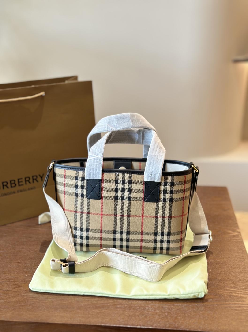 burberry 24 nylon handbag 134437