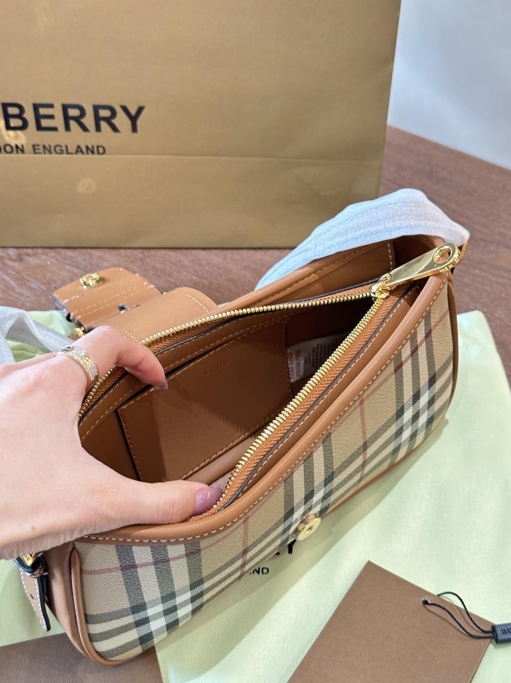 BURBERRY HAND BAG 134436