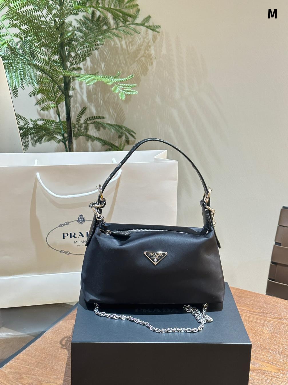 Prada vintage handbag 134430