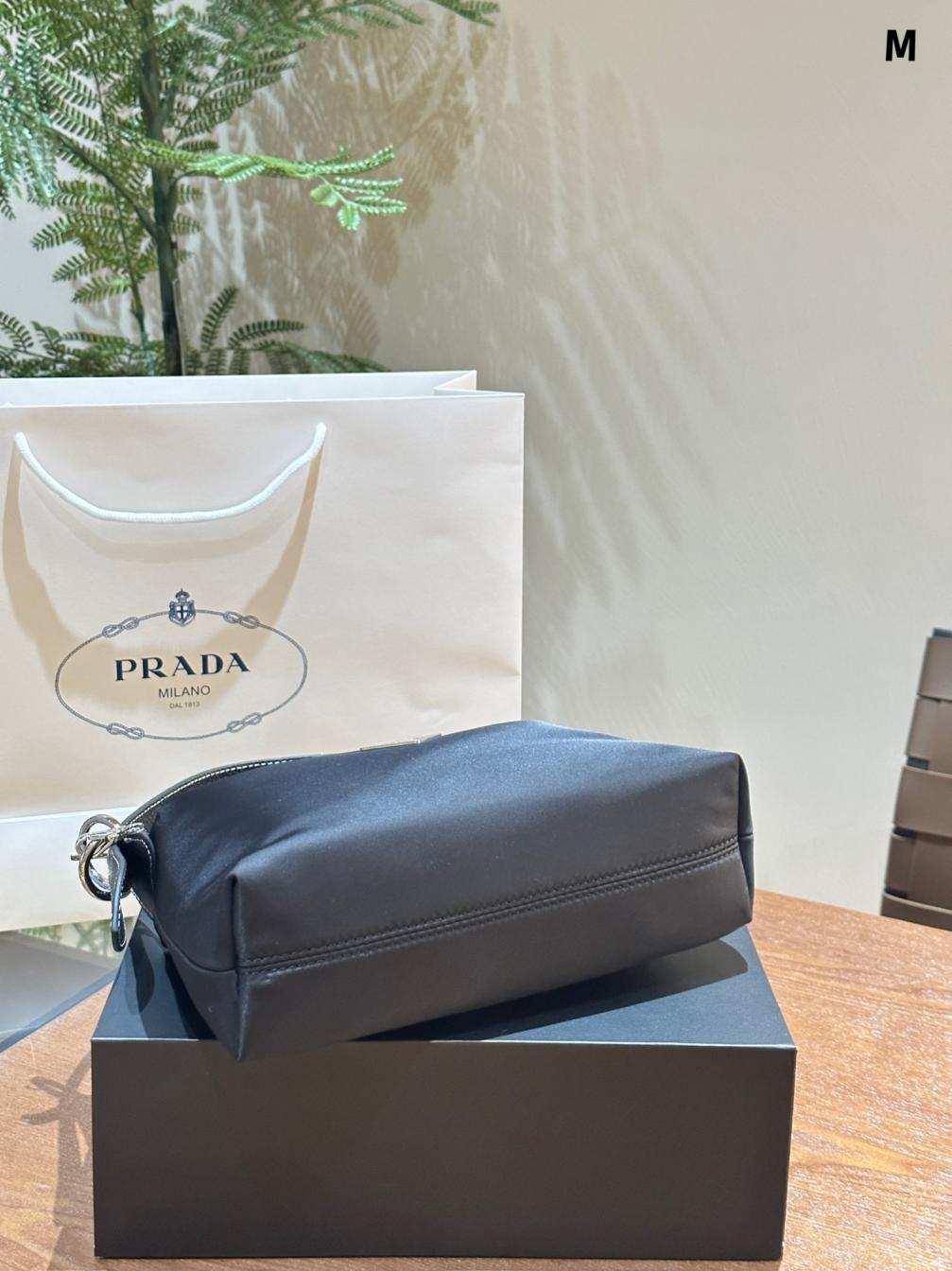 Prada vintage handbag 134430