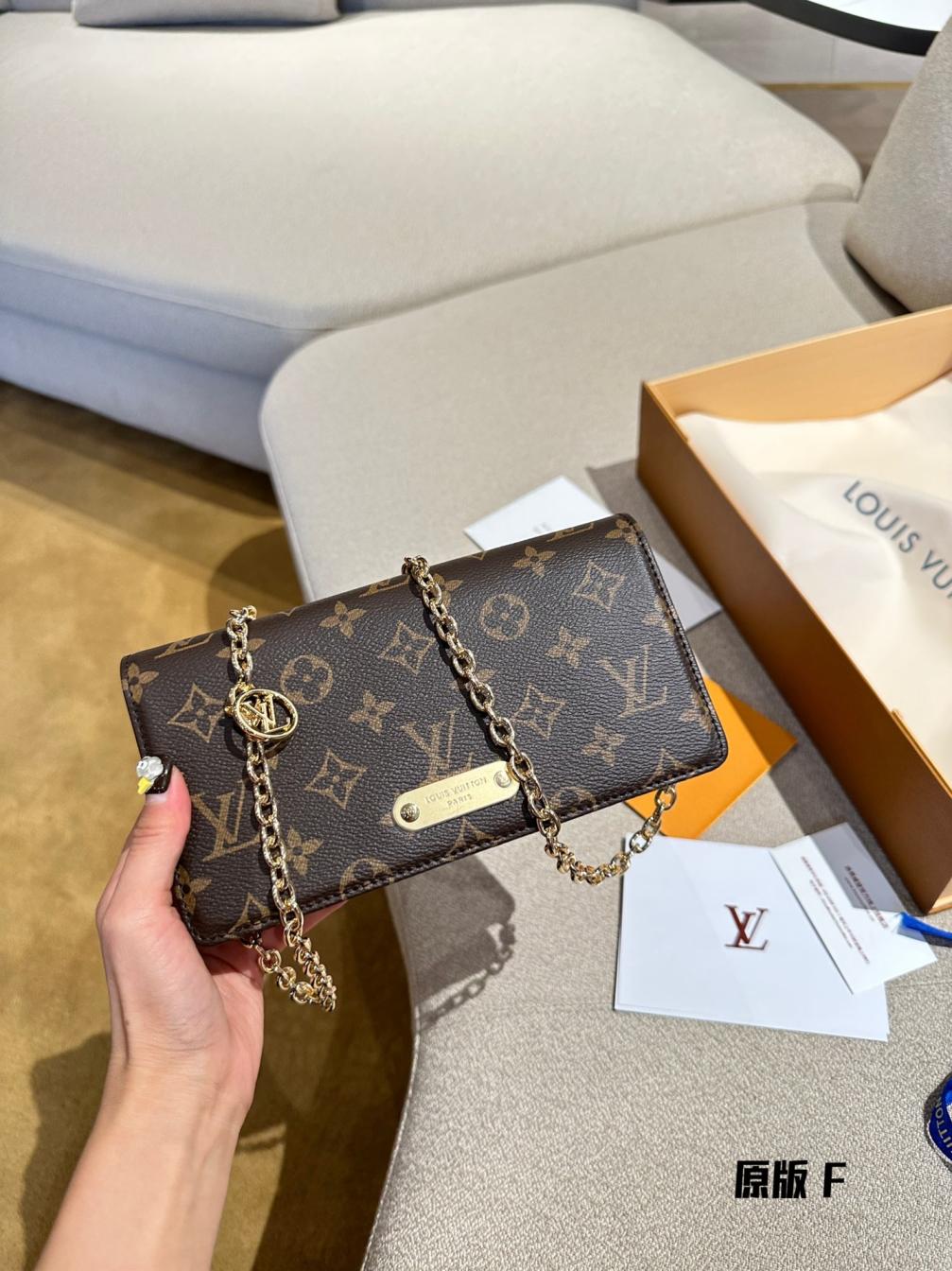 LV Lily woc WALLET ON CHAIN LILY