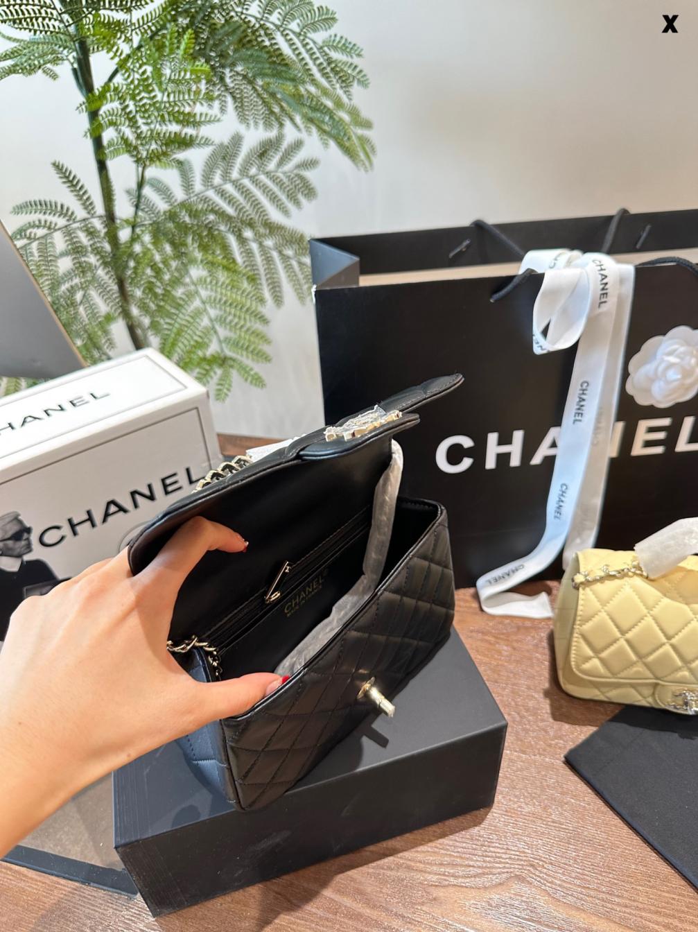 Chanel 24A hand CF bag