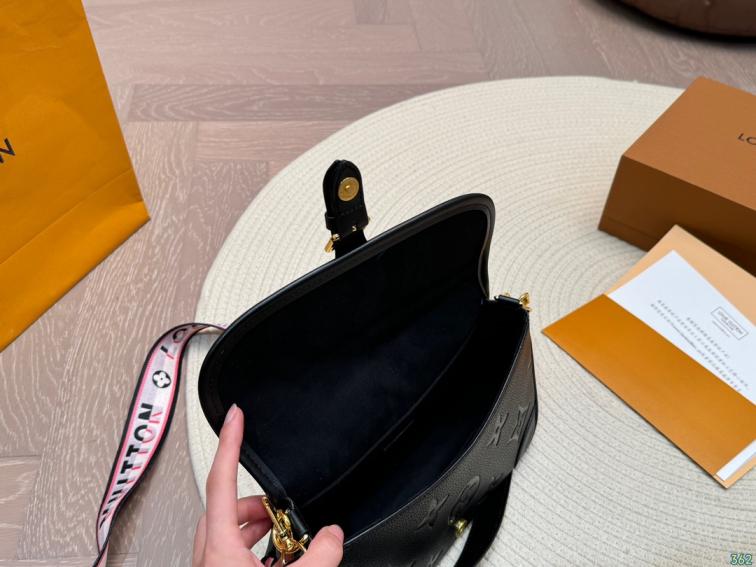 LV Louis vuitton Diana handbag