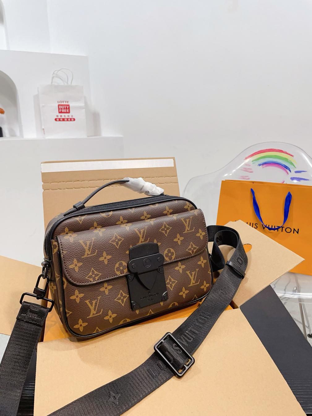 LV FW21 Men S Lockme Bag