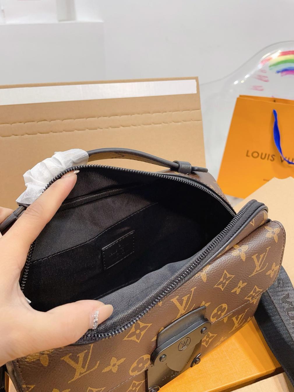 LV FW21 Men S Lockme Bag