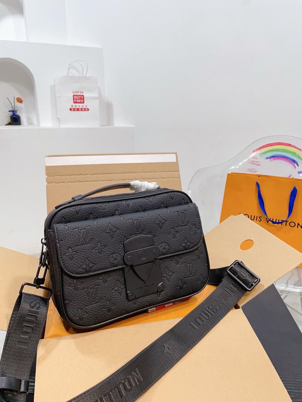 LV FW21 Men S Lockme Bag