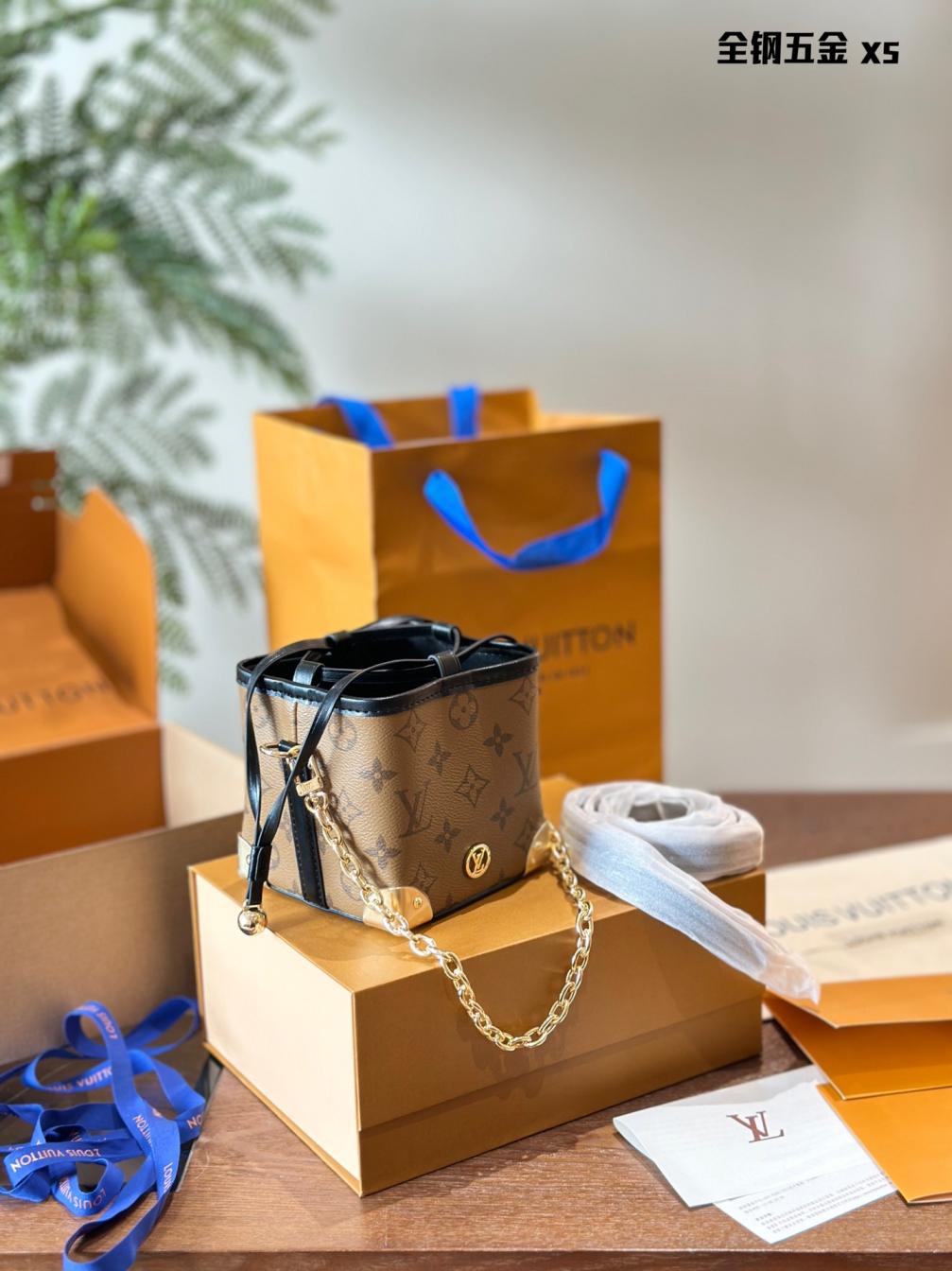 LV Online Only M82885 handbag