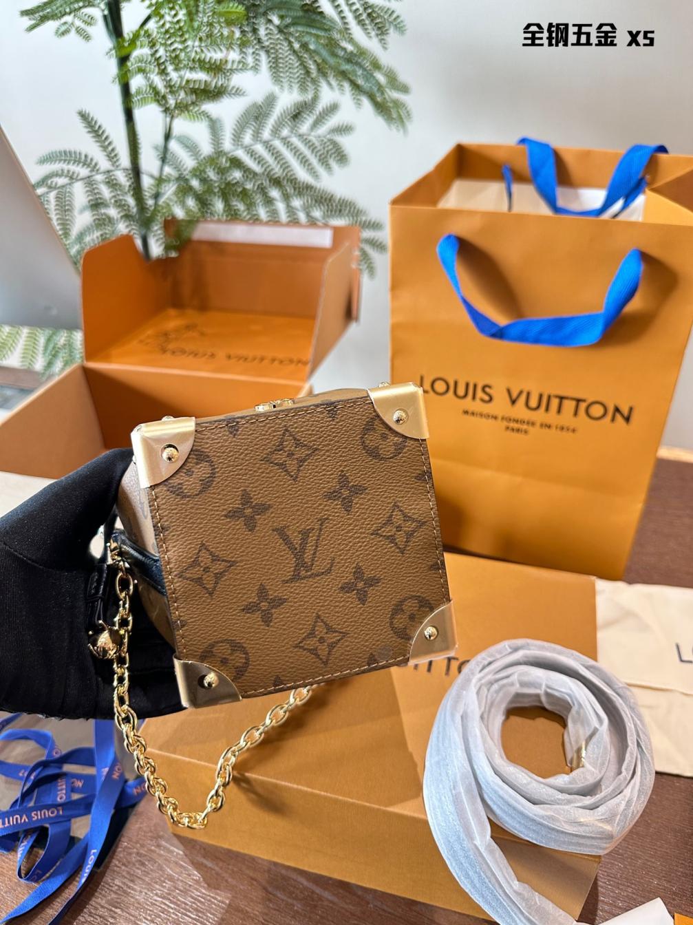 LV Online Only M82885 handbag