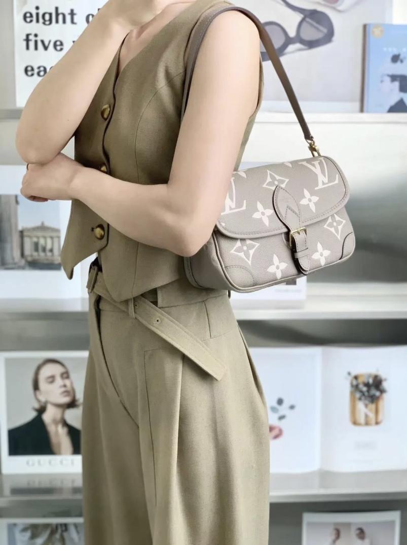 LV louisvuitton DIANE Handbag