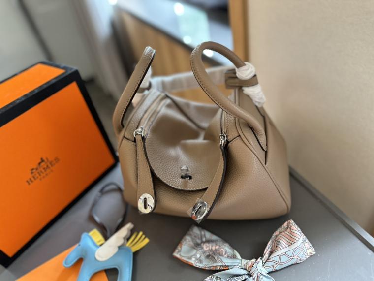 Hermes leather Lindy pop handbag