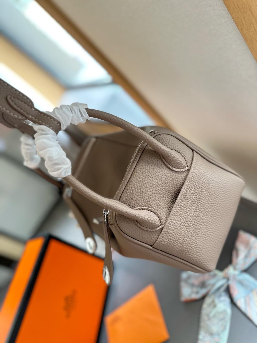 Hermes leather Lindy pop handbag