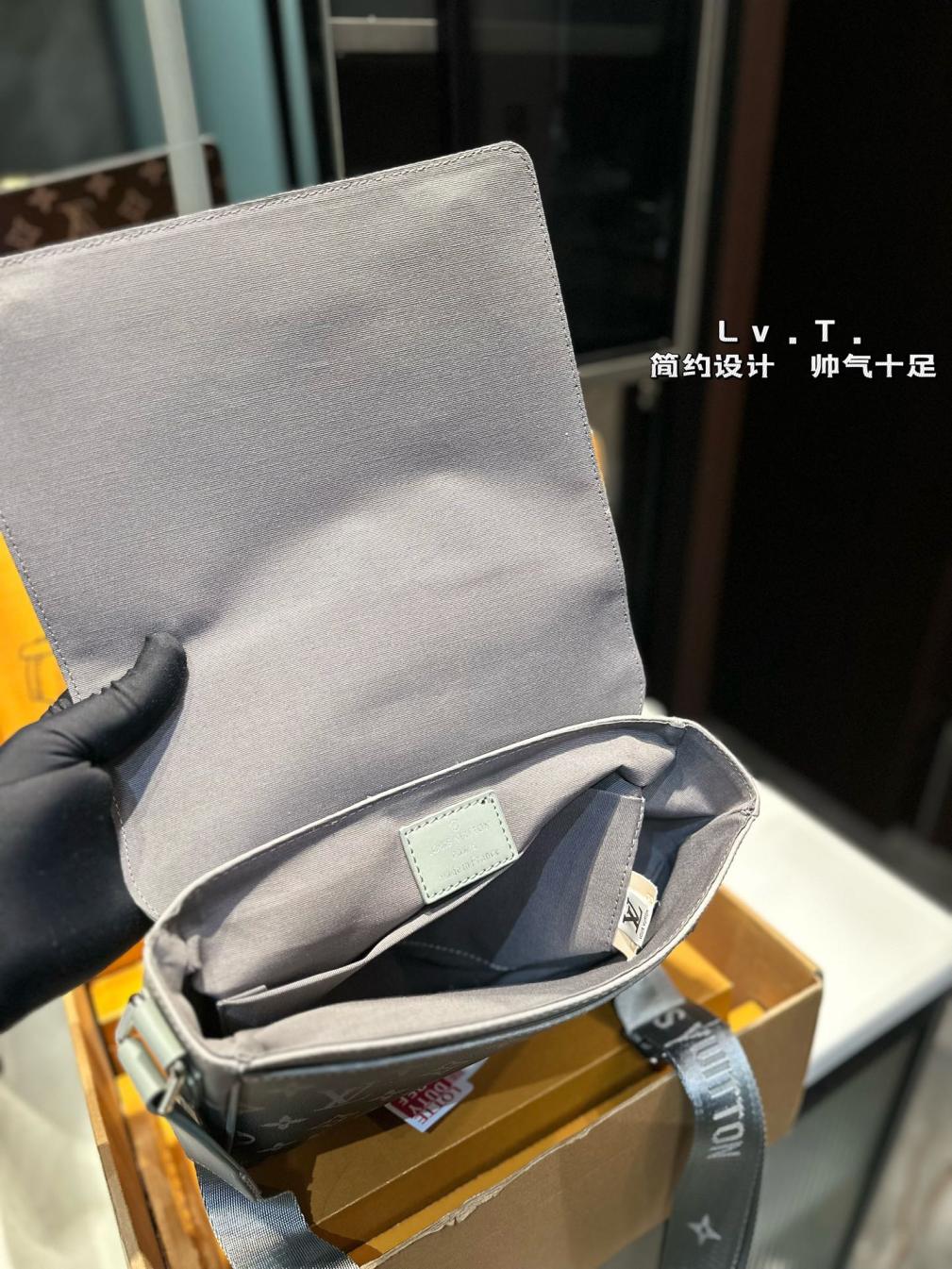 LV LouisVuitton MEN Bag