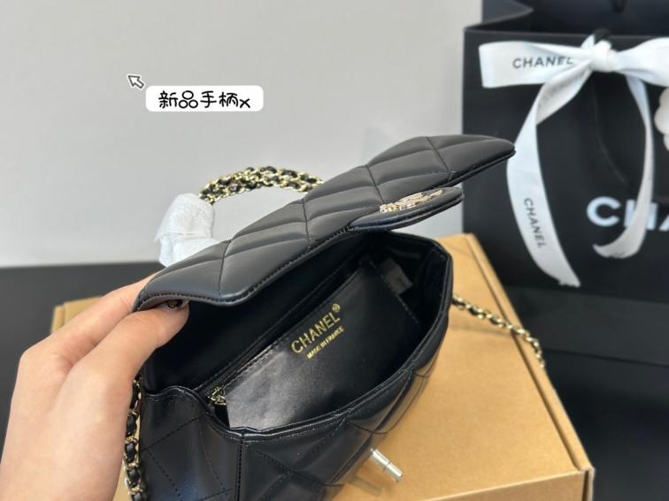 Chanel lambskin 22B cf handle bag