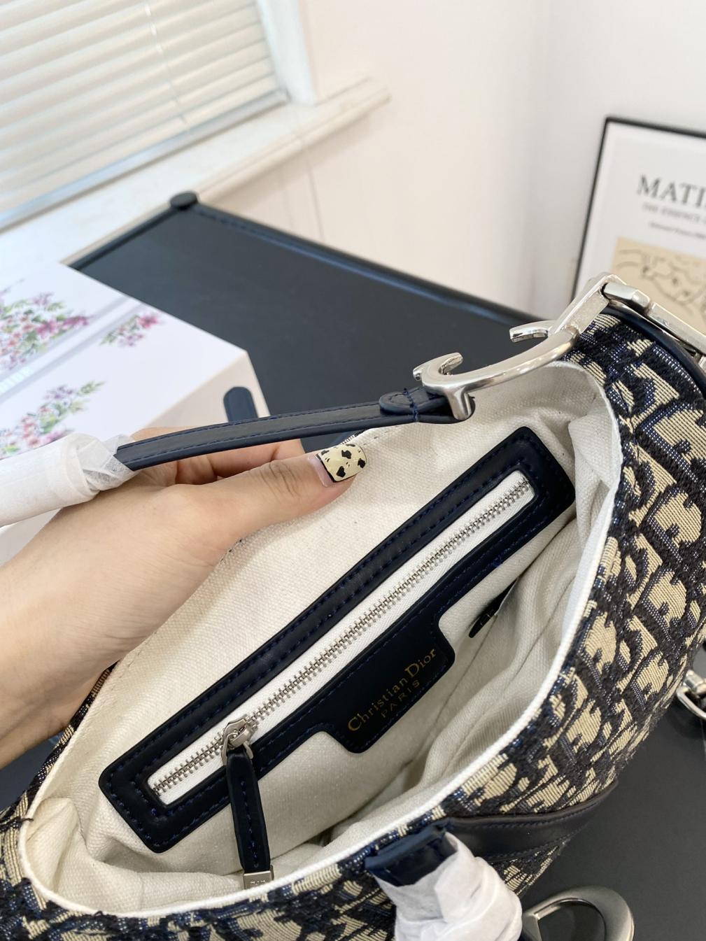 Dior saddles bag