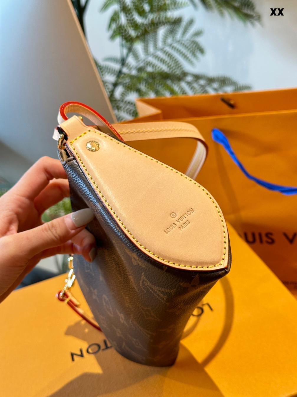 LV Louis vuitton monogram lock handbag