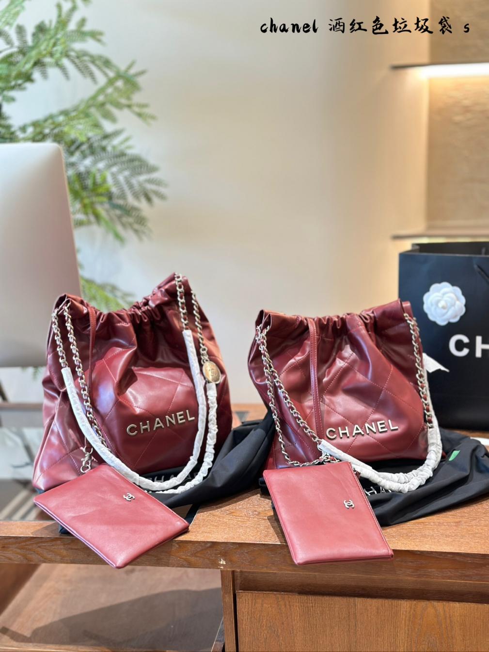Chanel Red lambskin leather 22bag