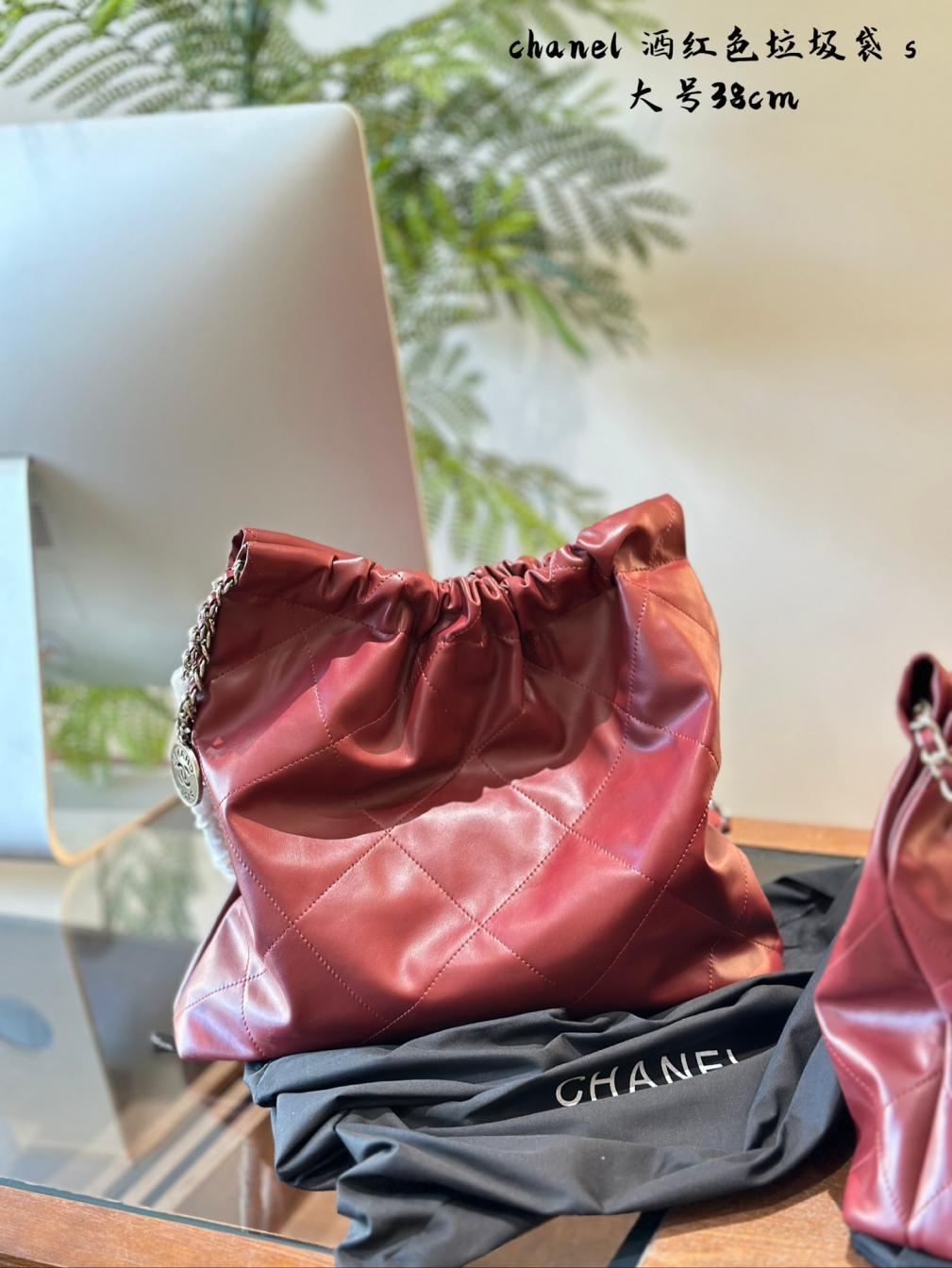 Chanel Red lambskin leather 22bag