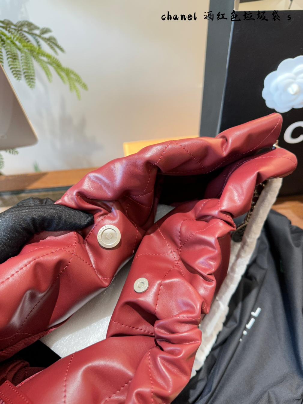 Chanel Red lambskin leather 22bag
