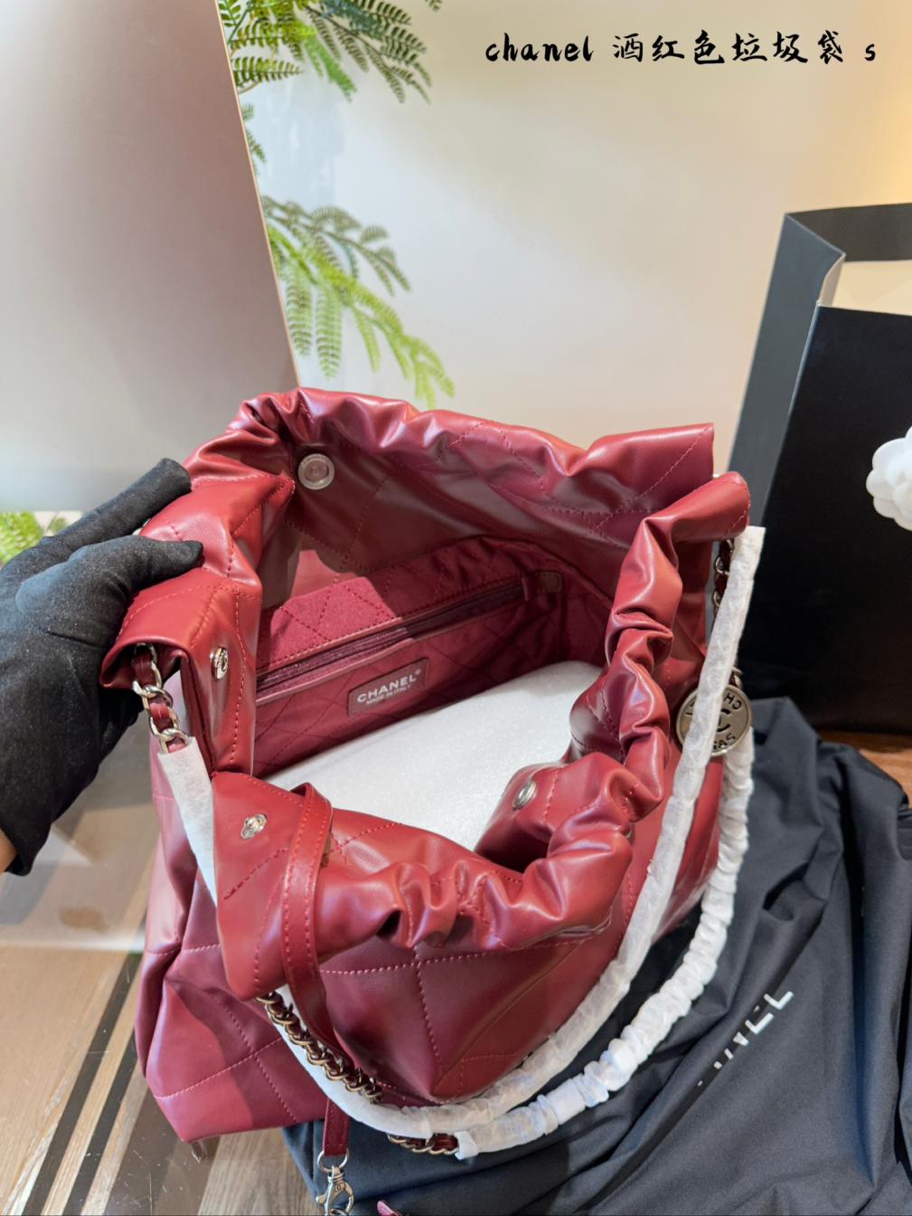 Chanel Red lambskin leather 22bag