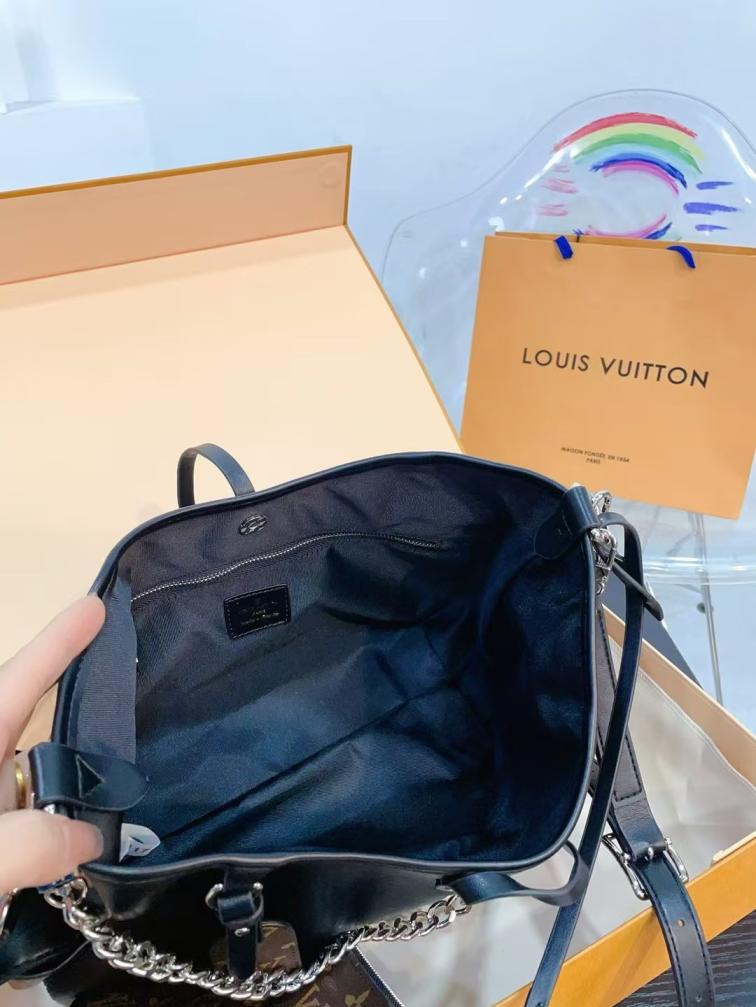 LV CarryAll Dark hand bag 135411