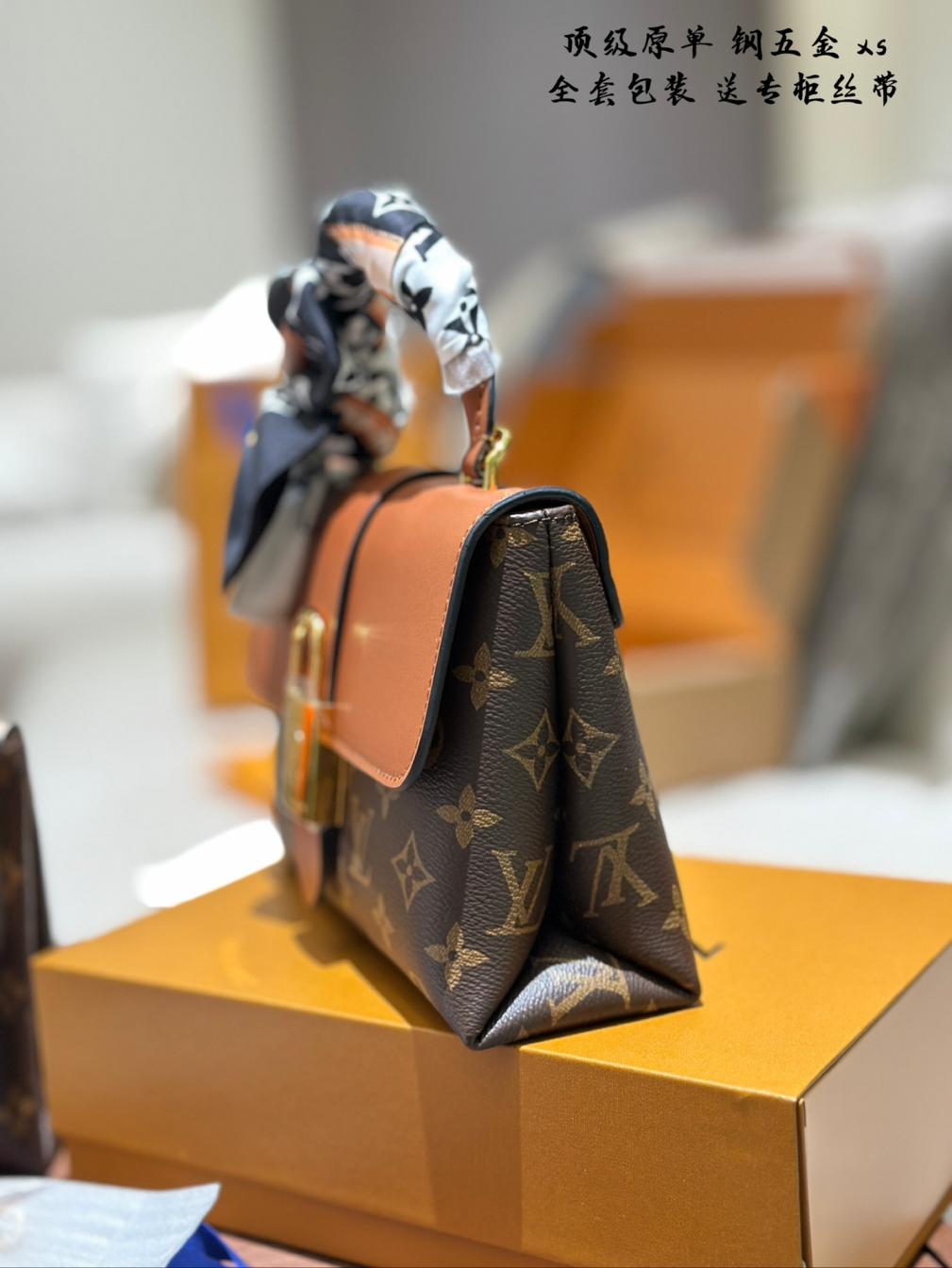 LV Monogram locky handbag 135401