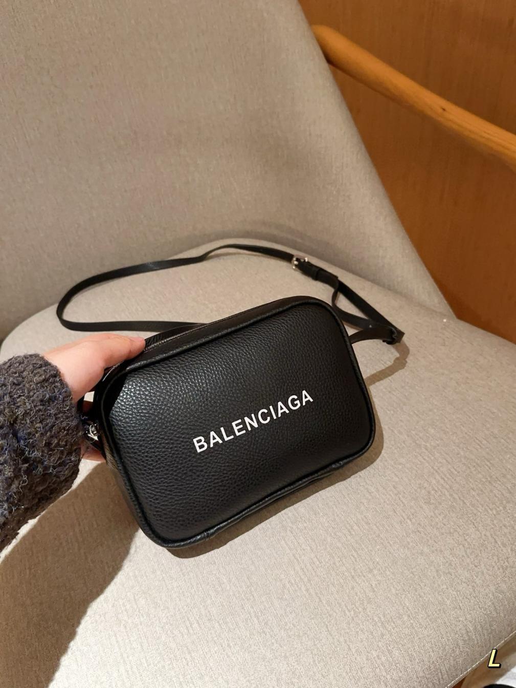 Balenciaga leather box bag 135478