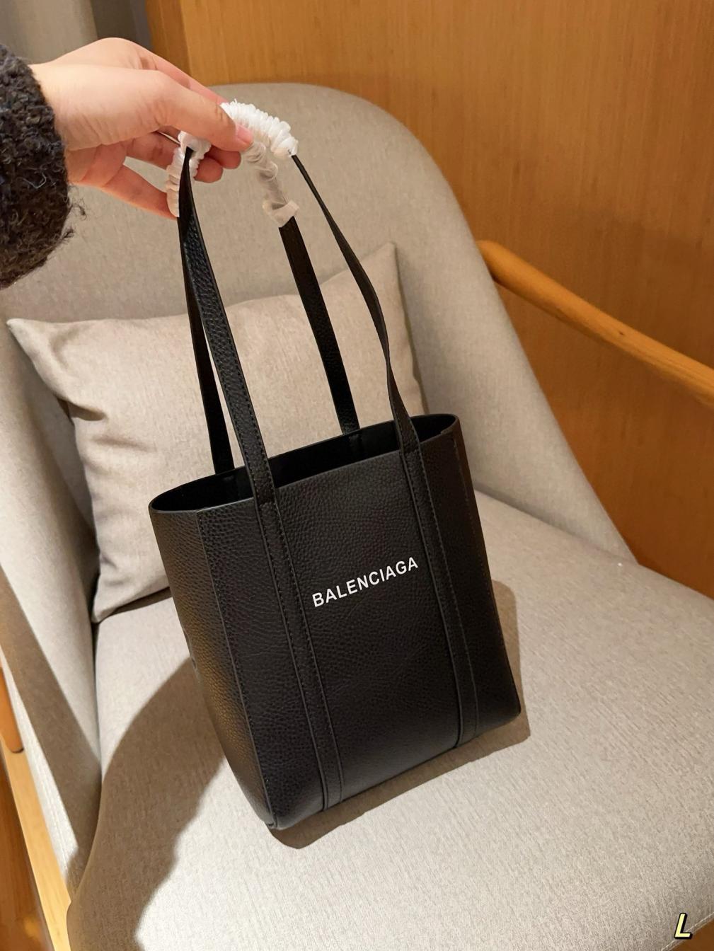 Balenciaga leather mini tote handbag 135482