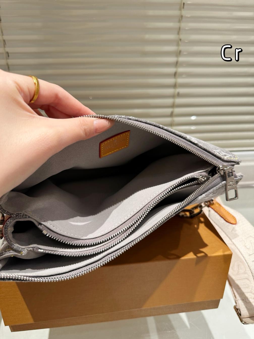 LV Coussin BAG