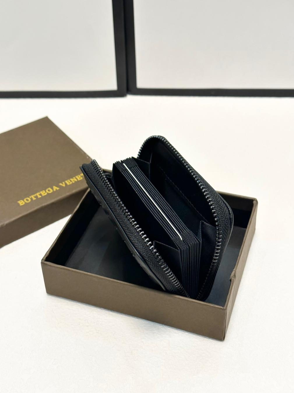 BV Bottega Veneta card holder