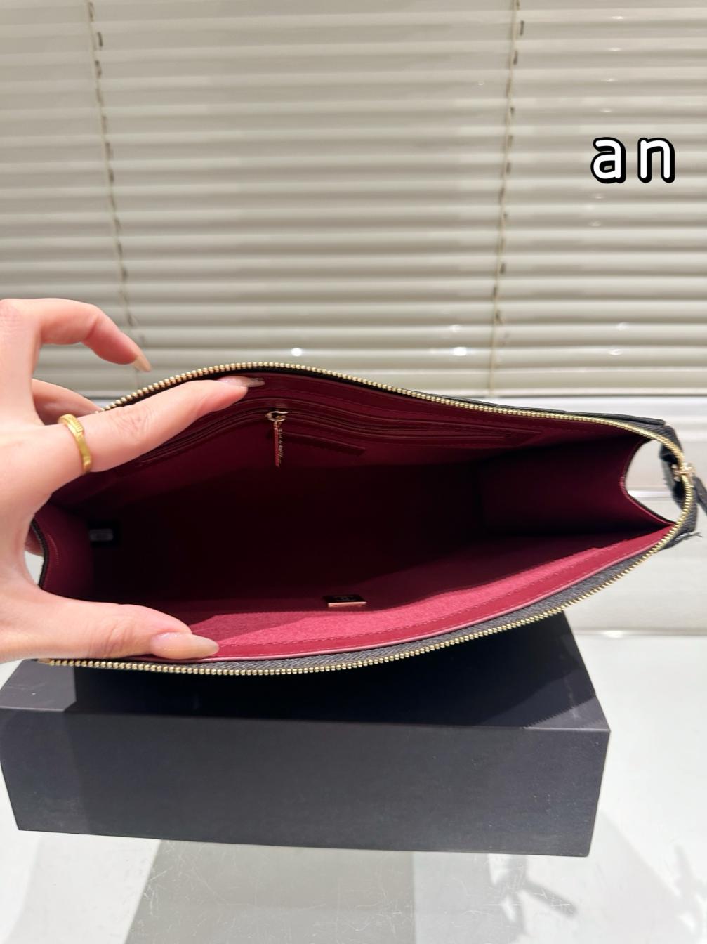 Chanel 28cm Large handbag 135804