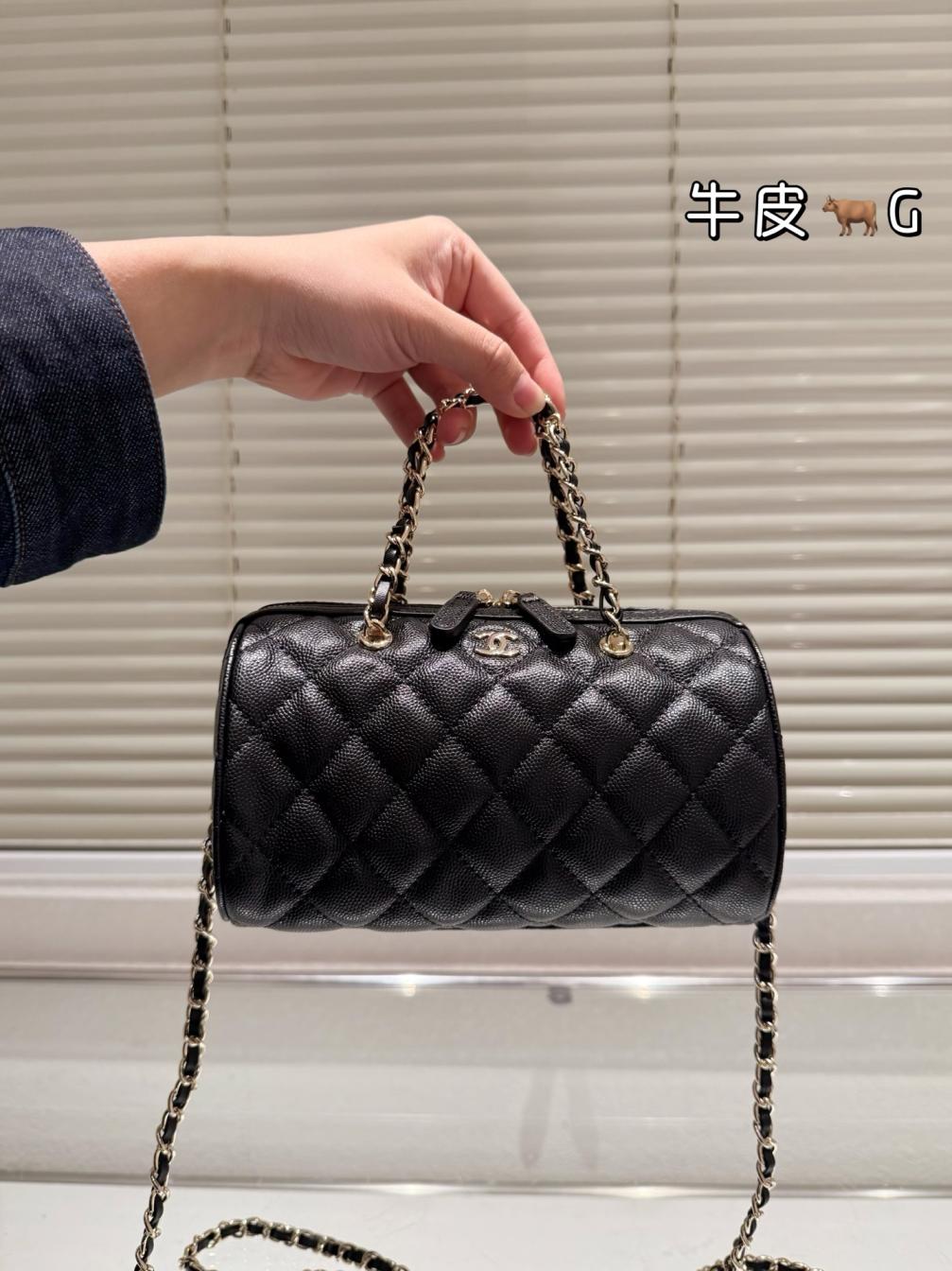 Chanel 25P cowskin leather bag 135803