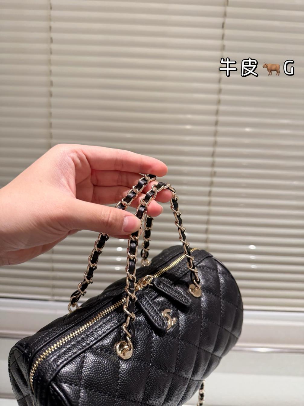 Chanel 25P cowskin leather bag 135803