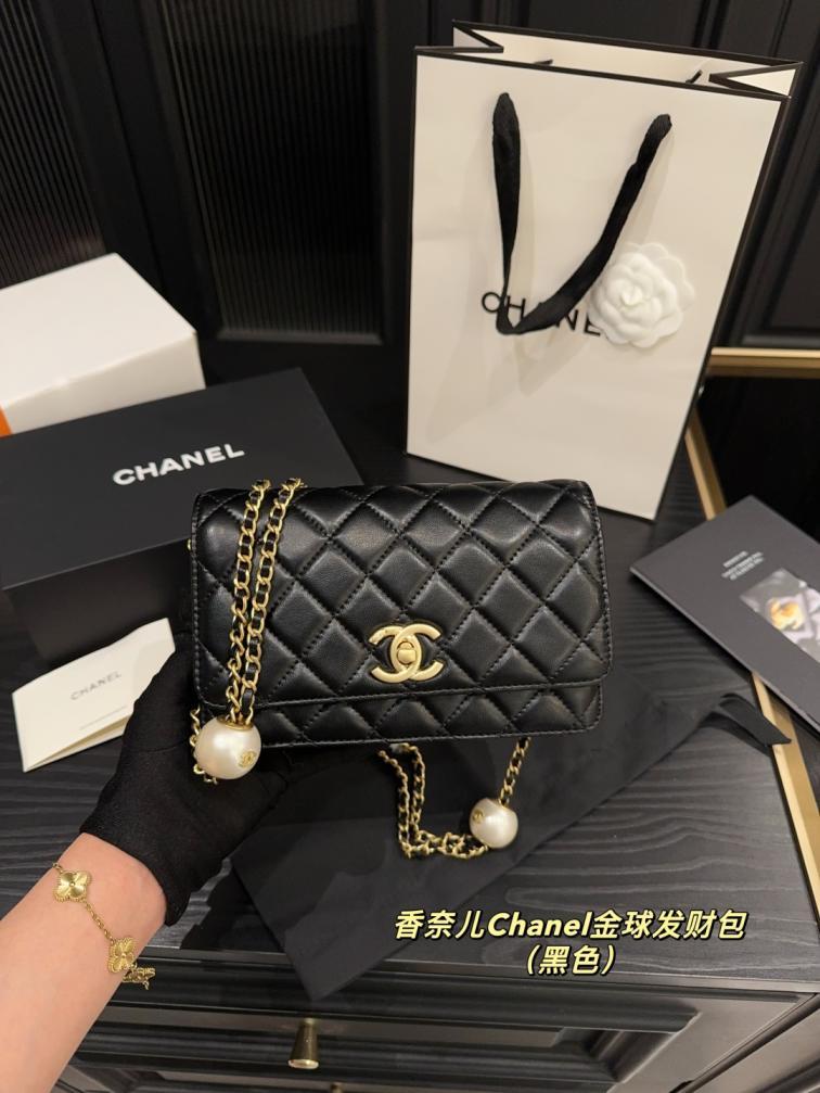 Chanel Lambskin woc handbag 135891
