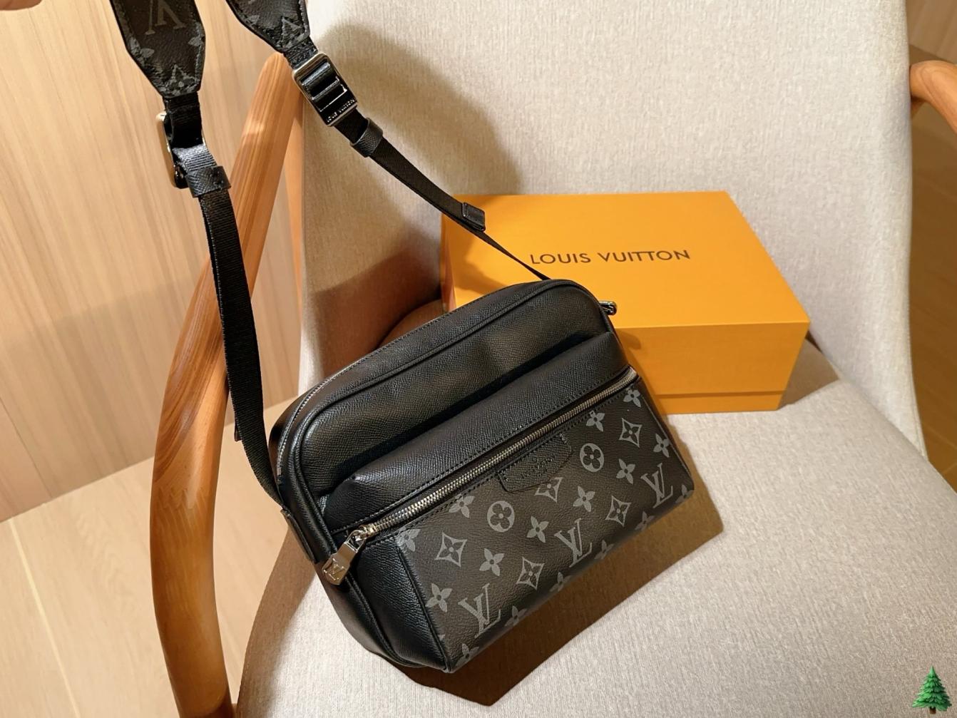 LV Louis vuitton Mens OUTDOOR bag 135880