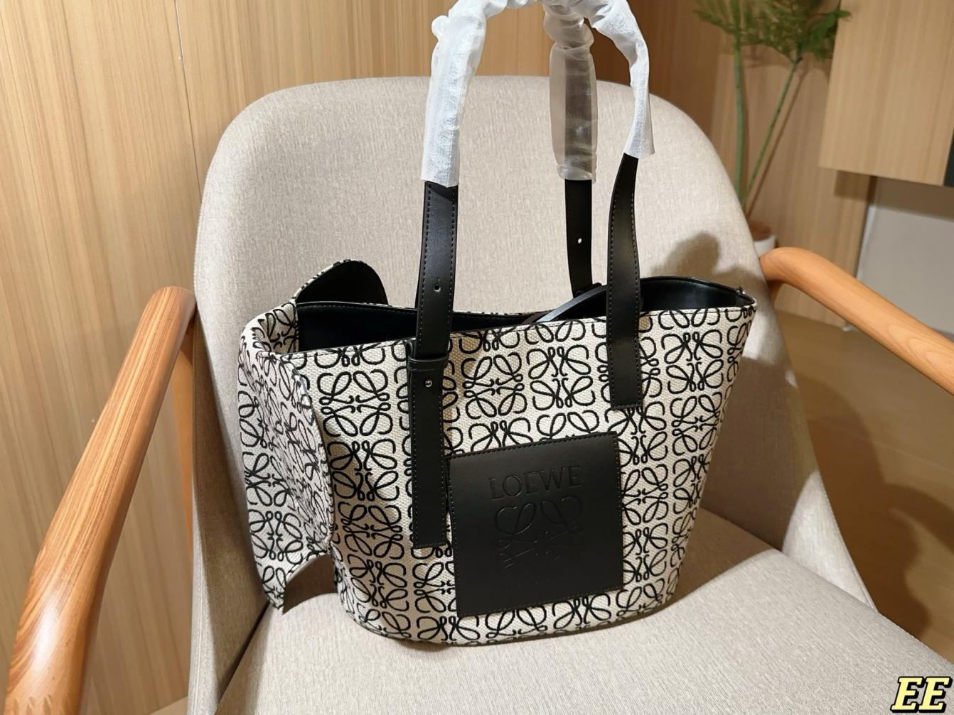 Loewe Elephant tote handbag 135873