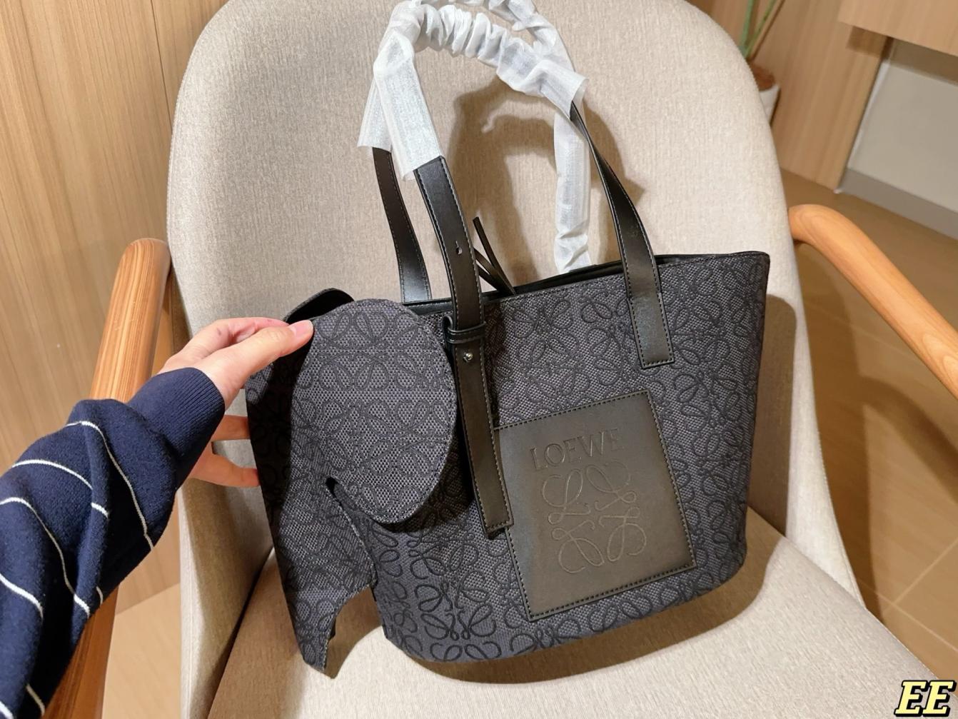 Loewe Elephant tote handbag 135872