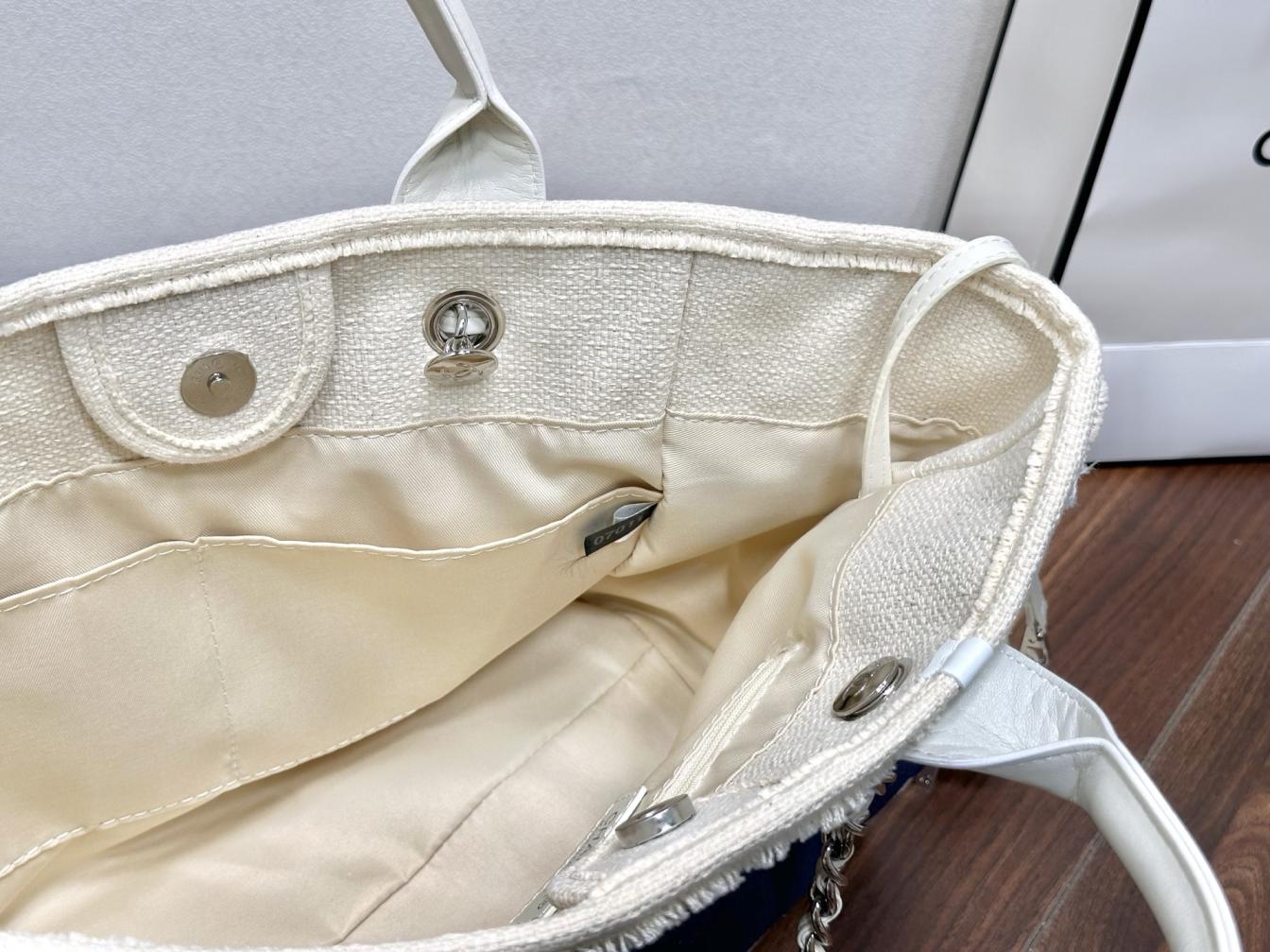 Chanel Beach Tote handbag 135916
