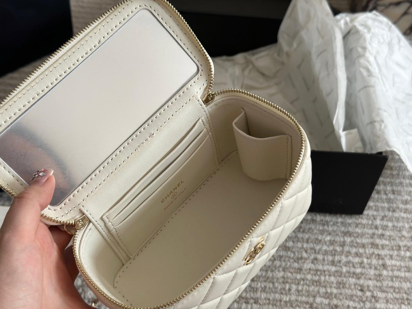Chanel cosmetic box bag 135926