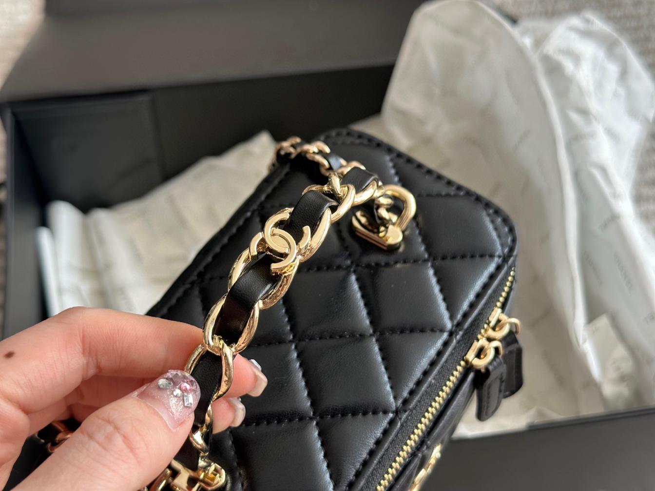 Chanel cosmetic box bag 135925