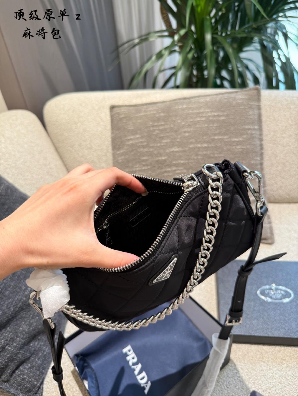Prada hand bag 139018