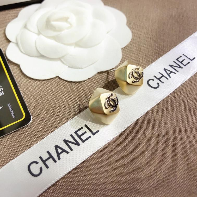 A619     Chanel earring 107347
