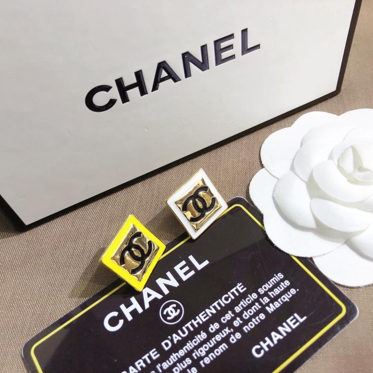 D048   Chanel brooch 107350