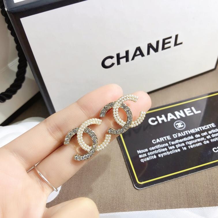A631     Chanel earring 107365